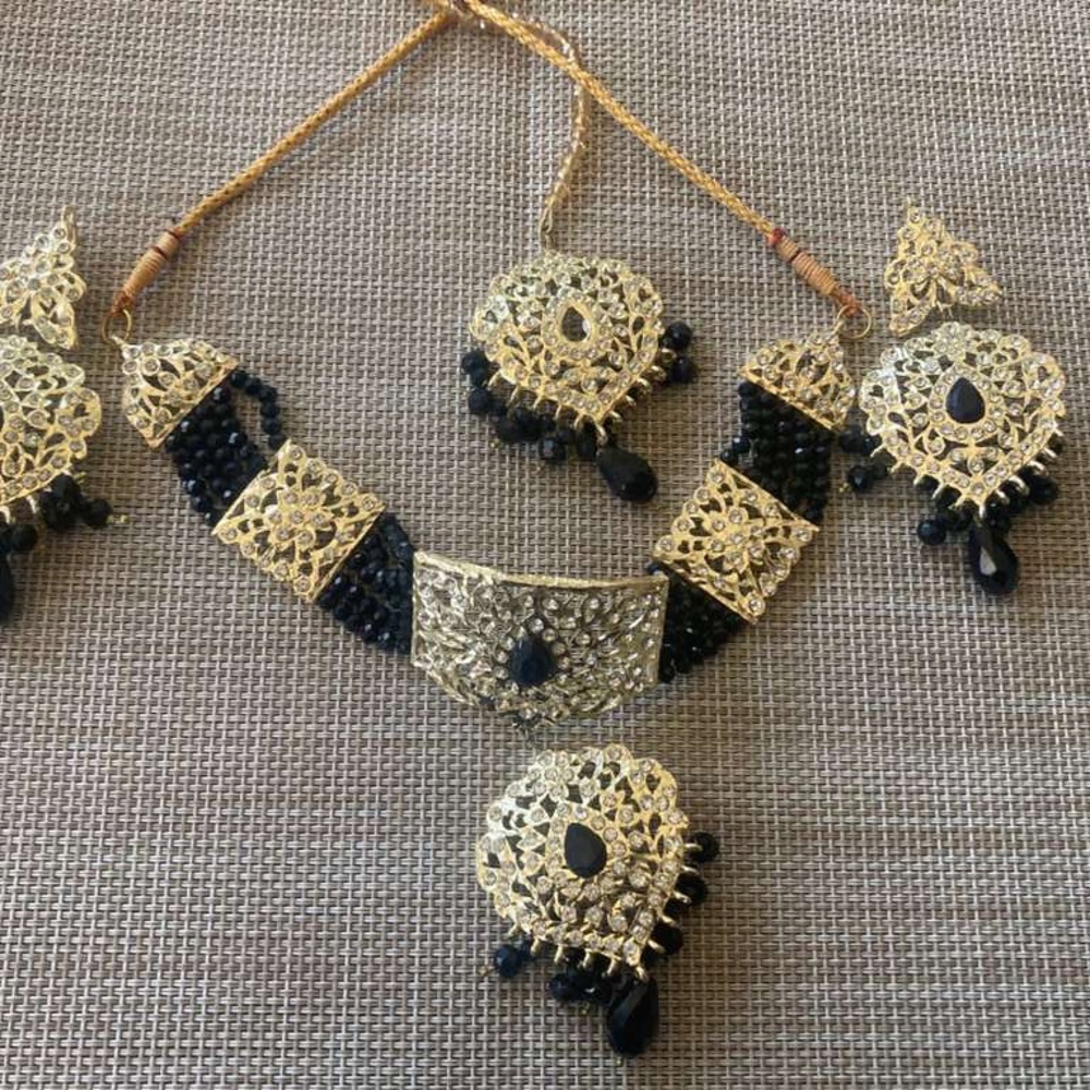 Gold kundan style choker Necklace Set with Black Bead Accents